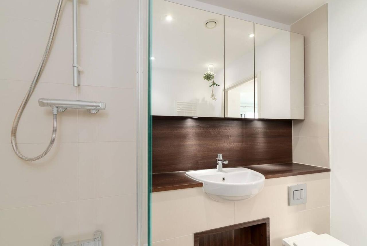 Joivy Lovely Studio Flat With Terrace In Southeast 伦敦 外观 照片